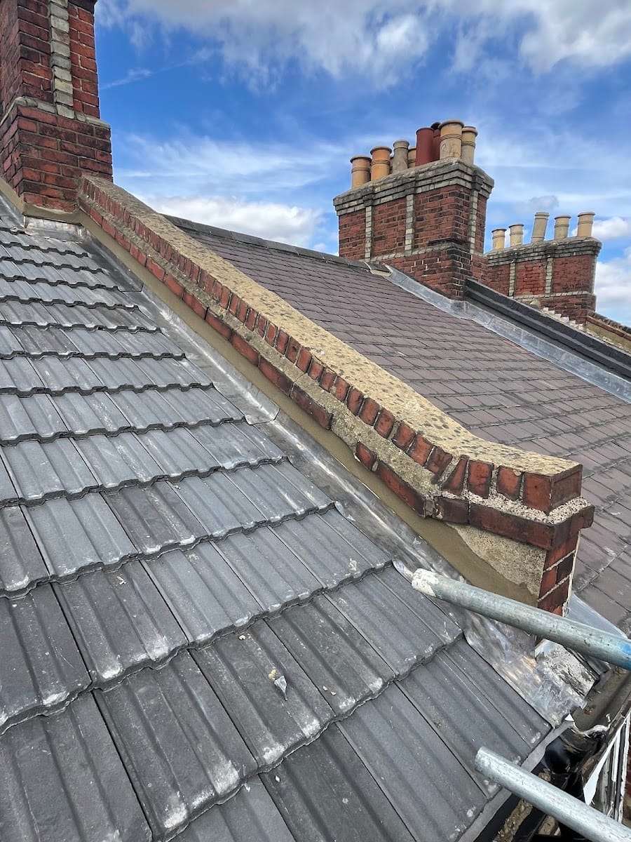 Rebuilt parapet with lead flashing, by The Rockin' Roofer Ltd